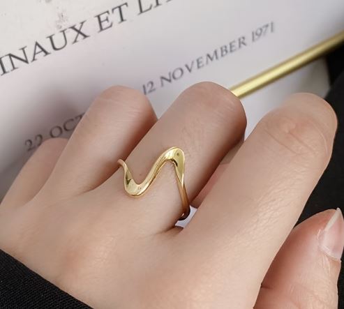 Wavy Ring